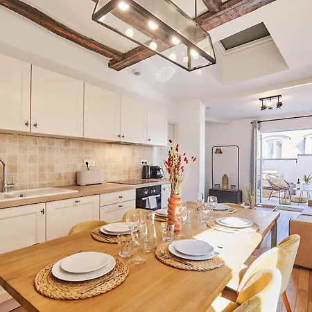 Charming Center Of With Terrace Paris