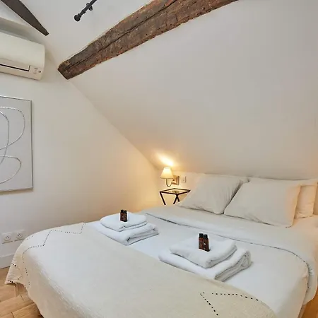 Charming Center Of With Terrace Apartment *