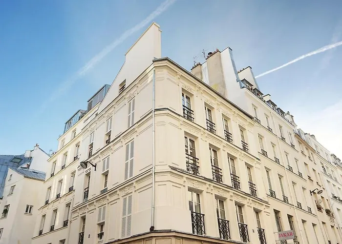 Charming Center Of With Terrace Apartment *